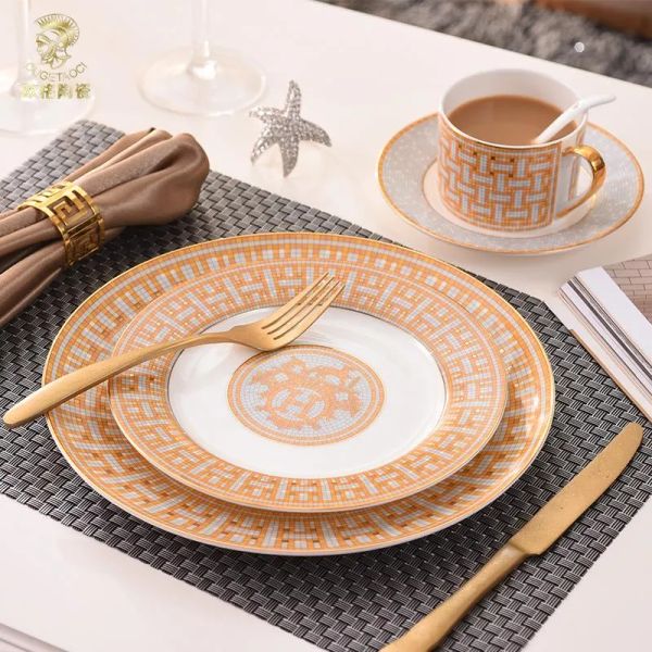 Ensemble de vaisselle de style européen Modern Fresh Lovers Ceramic Western Plate Bone Bone Steak Decoration Table Varelle et Set 0429