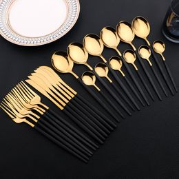 Socadores de vajillas Flatware Caderas de acero inoxidable Oro negro 24 piezas Combinadas de cuchillo de comedor Spoons Tea Kitchen Cena Waterware 230224