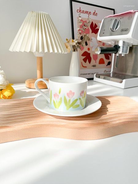 Ensembles de vaisselle Style coréen tulipe tasse à café soucoupe tasse en céramique service à thé en porcelaine rétro plat assiette café fête verres cadeaux d'anniversaire