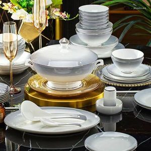 Dinware Sets Lichte luxe gouden rand gradiëntgrijs grijze 60-head set voortreffelijke cadeau-doos huishoudelijke komplaatcombinatie