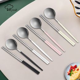 Ensembles de vaisselle des couverts de voyage portables Set topsticks Spoon 304 en acier inoxydable coréen de luxe