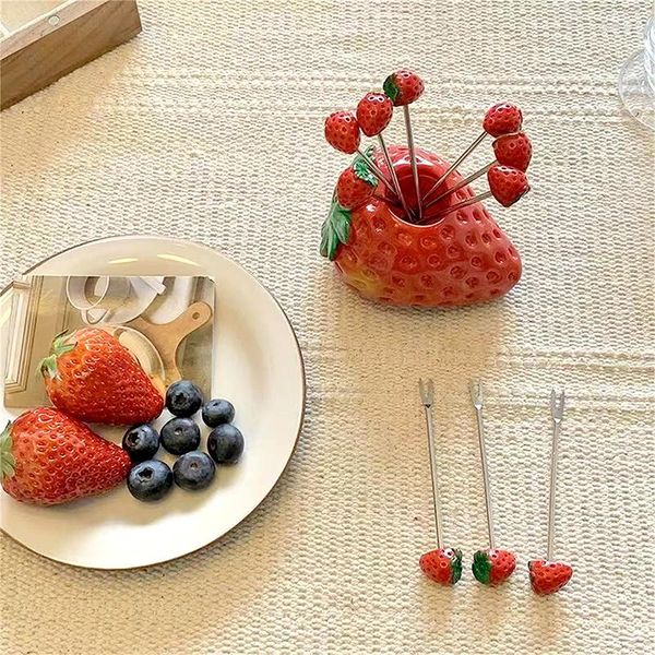 Ensembles de vaisselle pour le dessert de fruits en forme de fraise avec des brochettes de gâteau de salade de crème glacée mignonne réutilisable