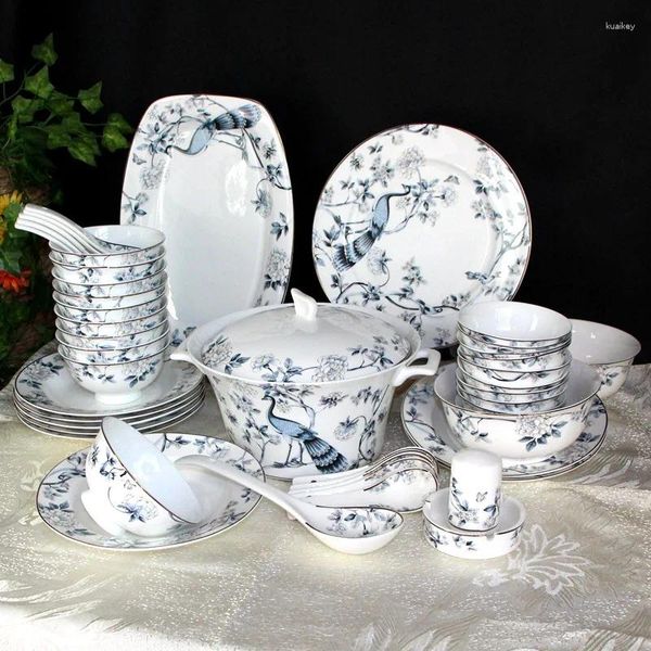 Ensembles de vaisselle de mariage bols en porcelaine bleu et blanc ensemble de vaisselle Antique cadeaux assiettes de ménage Jingdezhen os chine