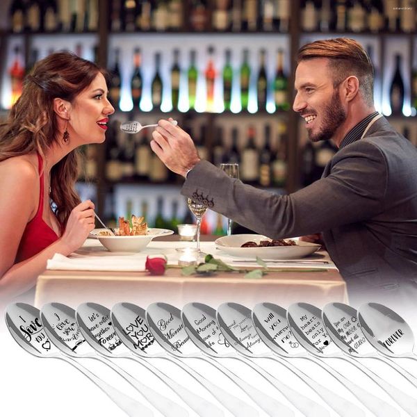 Ensembles de vaisselle Cadeaux de mariage Saint-Valentin Acier inoxydable Long manche Cuillère Vaisselle Cadeau personnalisé Spoo Table Sets de table 4