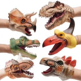 Dino Handschoenen Speelgoed Rubber Zacht Plastic Handpop Figuurspeelgoed Dinosaurus Handpop Strijdhandschoenen voor Jongens Kinderen Cadeau Halloween Speelgoed 231227