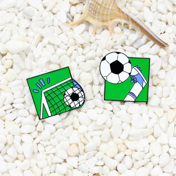 Broches de jugador de fútbol de dinosaurio Tyrannosaurus Juegos deportivos Fútbol Animal Pin Broche para niños Joyas para joyas