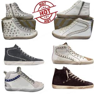 Zapatos casuales sucios Zapatillas de deporte de moda Zapato con cordones Zapatilla de gamuza Zapatillas de deporte de cuero suave Zapatillas altas Diseñador Entrenador Remaches brillantes Hombres Mujeres Deporte Viajes al aire libre