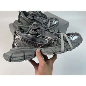 Baskets sales Balencciaga Sneaker Chaussures Triple S Track 3XL Paris 3xl Homme Usé Génération Femme Fashion Design Show Style Old Effect Runner Shoe HK1J