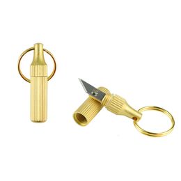 Désassemblez le pendentif en laiton de clés de clés Express MINI SMALLE CAPSULE PORTABLE Artefact de déballage 240506