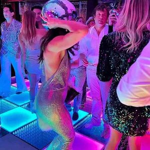 Disco Ball Hat Disco met intrekbare Sunshade Unieke Glitter Mirror Glass Disco Ball Kostuume hoofddeksel voor Bar DJ Club Party HKD230824.