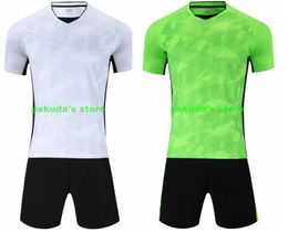 Remise 2019 Performance de maille pour hommes avec autant de styles de couleurs ensembles avec des uniformes de shorts boutique kits d'uniformes de vêtements de football personnalisés populaires