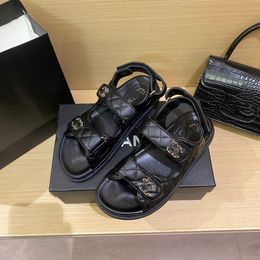 Discount Casual Chaussures Femmes Mesdames Calfskin Dad Sandals matelasque matelasque Sandles Plateforme Sandles Plats à talons Low Talage Cour de diamant Sandale Sandale à la cheville STR