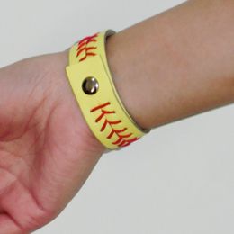 2022 Remise bracelets de couture de softball jaune en cuir véritable à prix réduits