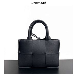 Discount Shops 2024 nouveau petit sac fourre-tout grande capacité femmes en cuir tissé sac à main Simple banlieue Texture