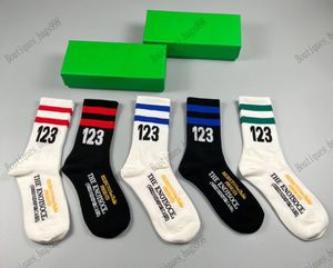 Chaussettes de sport de loisirs pour femmes et hommes DISNER Chaussettes pour femmes Chaussettes de sport en coton Chaussettes courtes respirantes absorbant la transpiration Boîte de chaussettes de sport de luxe.