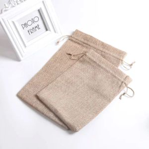 Display 10 stks/partij Natuurlijke Kleur Jute Zakken 20x30 cm Grote Jute Trekkoord Gift Bag Party Favor Linnen Boetiek geschenken Sieraden Verpakking Zakken