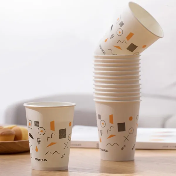 Tasses jetables Paies 100pcs papier 225 ml de qualité alimentaire épaissie d'eau tasse à haute température résistante à la boisson au lait de thé