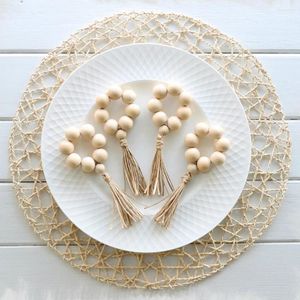 Vaisselle jetable perles en bois naturel anneaux de serviette d'art de table réglage avec des glands de jute conçus servant des supports de tissu de dîner de mariage