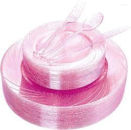 Assiettes en or rose à vaisselle jetable avec de l'argenterie en plastique rose paille