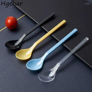 Couverts jetables 100pcs emballages individuels cuillères en plastique à manche à manche à gâteau à thé de lait à gâteau à la cuillère mélangée Accessoires de cuisine