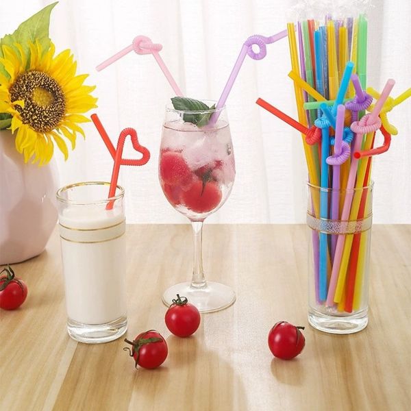 Paille jetable Style créatif Pailles Boisson Jus de fruits Coke de fruits Plastique Résistant à la chaleur Pailles flexibles pour enfants Protection de l'environnement 100 PCS