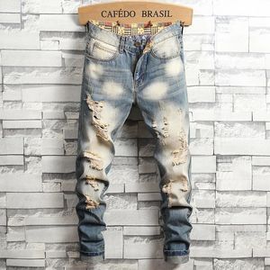 Jeans déchirés en détresse pour hommes rétro Blue Fashion Slim Pantalons de moto mâle Hip-Hop Street Hole Denim Pantalon 240420