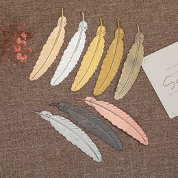DIY Metal Creative Feather Bookmarks Ancient Style Document Book Mark Label Golden Silver Gold Bookmark Office School Supplies T9I002648