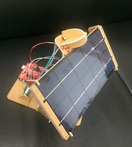 Livraison gratuite DIY Mini panneau solaire Track Tracker Suivi 2 axes 6V 5W Contrôleur de puissance électronique Servo Duino Expansion Toy Machine