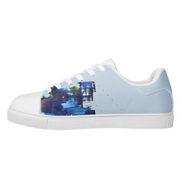 Chaussures de bricolage Chaussures décontractées pour hommes Chaussures de plein air pour femmes Chaussures personnalisées Chaussures roses Chaussure blanche avec un motif de fond bleu clair sur un côté