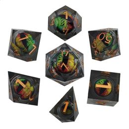 DND Game Dice Set 7pcs Cool Polyédrico Dice Core Core Resin Rein Craft Dragon Eye Dice Party Props para adolescentes Juegos de mesa 240420