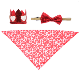 Vêtements pour chiens 1 Set Pet Dogs Salive Serviette Hat Bowtie Kit Accessoires décoratifs pour la Saint-Valentin