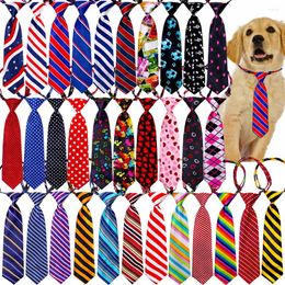 Appareils pour chiens 100pcs grandes cravates Stripes imprime les liens animaux de compagnie