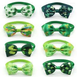 Appareils pour chiens 30/50 PC ACCESSOIRES DE LA JOURNÉRATION ST PATRICK POUR LES SMALS CAT CAT BOWTIE Coldure Green Clover Puppy Fêtes de fête des produits