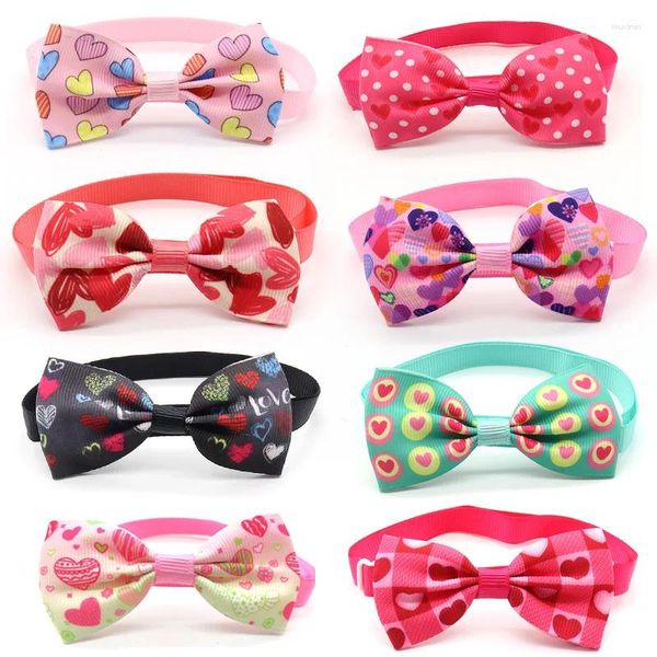 Vêtements pour chiens 30/50 PC Saint-Valentin Fournitures pour animaux de compagnie Produits Love Heart Style Chiens Bowties Cravate Accessoires Bow