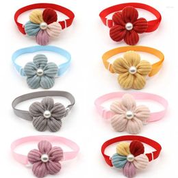 Vêtements pour chiens 30/50 pcs Accessoires pour petits chiens Fleur de luxe avec perle Chiot Bow Tie Collier Bowtie Cravate Pet Bows