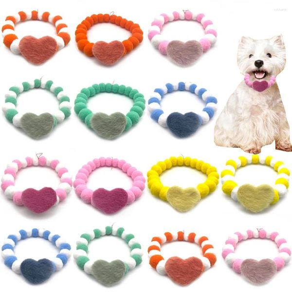 Vêtements de chien 30pcs Saint-Valentin Style Pet Cat Hair Ball Collier Fille Garçon Coeur Forme Bowties Cravate Accessoires de toilettage