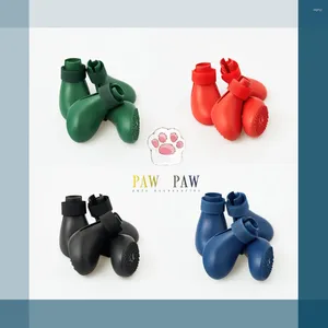 Vêtements de chien 4pcs 4colors Pet imperméable Rainshoe anti-dérapant chaussures en caoutchouc pour chiens chat chiot chaussure de plein air bottines accessoires de haute qualité