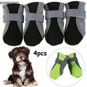 Appareils pour chiens 4pcs chaussures de compagnie respirantes étanche à l'extérieur marche nette nuit douce Boots réfléchissants pour les petits chiens moyens