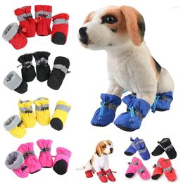 Vêtements de chien 4pcs chaussures de pluie en plein air pour animaux de compagnie couverture souple bottes de neige antidérapantes hiver chaussures chaudes imperméables
