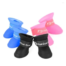 Vêtements de chien 4pcs / Set Chiens Chaussures Candy Couleurs Caoutchouc imperméable Soft Rain Bottes pour chiots chats S / M / L