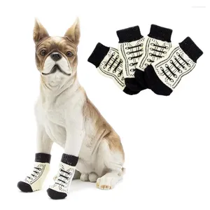 Vêtements pour chiens 4pcs chaussettes coton mignon dessin animé antidérapant un animal de compagnie à rayures imprimé chaleureux charmant chiot d'hiver protecteurs