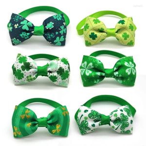 Appareils pour chiens 50/100 x en gros de l'animal de compagnie à nœud papillon Stage St Patrick's Day Accessoires pour un petit toilettage moyen