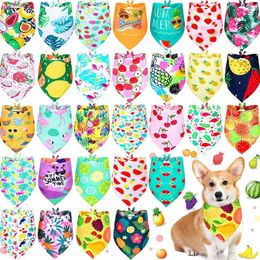 Vêtements pour chiens 50pack été hawaï bandanas doux triangle écharpes polyester fruits bandana fleurs modèles pour petits moyens grands animaux de compagnie