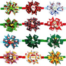 Vêtements pour chiens 50pcs fournitures pour animaux de compagnie de Noël mignon petit chien chat noeud papillon cravate avec accessoires de flocon de neige du père Noël pour chiens fournitures pour animaux de compagnie 231109