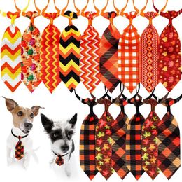Vêtements pour chiens 50pcs automne Thanksgiving cravate pour animaux de compagnie toilettage cravates avec motif de citrouille réglable accessoires de festival de chiot