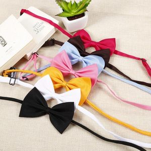 Vêtements pour chiens 50pcs / lot Mix Couleurs Gros Accessoires de toilettage pour animaux de compagnie Chat Bow Tie réglable Bowtie Produits multicolores