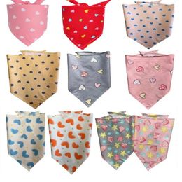 Appareils pour chiens 60pcs / lot bandana de la Saint-Valentin Love Heart Pet Pippy Cat Scarf Handkercheif Accessoires de toilettage Produits 2 tailles CH20