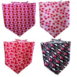 Vêtements pour chiens 60pcs / lot coeur d'amour saint valentin animal de compagnie chiot chat bandanas collier écharpe cravate mouchoir accessoires produits de toilettage CH90