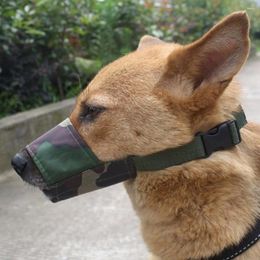 Vêtements de chien Masque de sangles de réglage pour petits chiens Muselière en nylon souple réglable Anti-morsure respirant Arrêter d'aboyer Bouche Couverture Fourniture