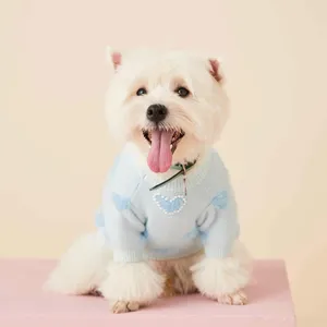 Vêtements pour chiens Pull à base bleue avec de jolies perles cousues en forme de coeur en coton pour animaux de compagnie 6 tailles disponibles